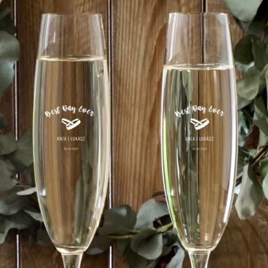 Kieliszki do szampana dla Par z grawerowaną grafiką BEST DAY (x2)- grafika z bliska