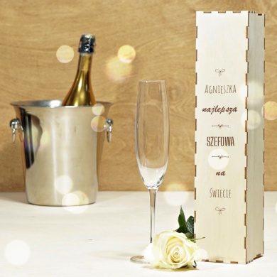 Drewniane pudełko prezentowe z pokrywą na wysoki Kieliszek do szampana i grawerem DEDYKACJA OKOLICZNOŚCIOWA