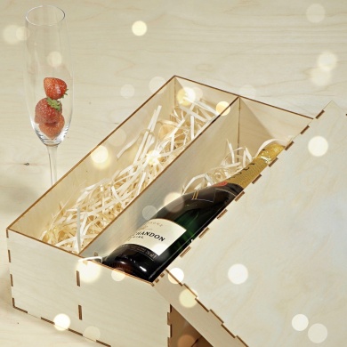 Pudełko drewniane dedykowane na szmpana i kieliszek do szampana- wnętrze