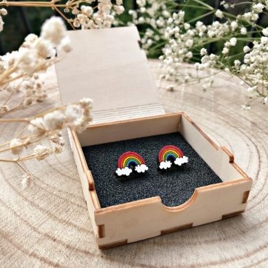Kolorowe kolczyki drewniane malowane ręcznie Tęcza w drewnianym pudełku do personalizacji- opcja zakupu