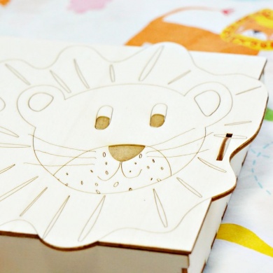 Pudełko grawerowane na sztucce Lew-