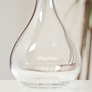Karafka do wina handmade z grawerem Magdaleno Everything Is Possible przybliżenie